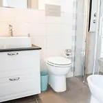 Interno2 招待所 巴里
